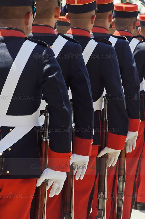 Cadetes de la Escuela Politecnica en el Desfile del 15 de septiembre