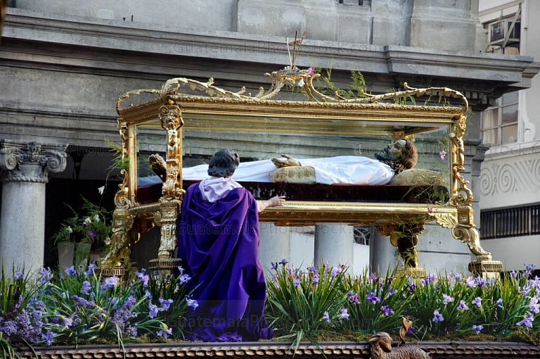 Consagrada imagen del Señor Sepultado Cristo del Amor