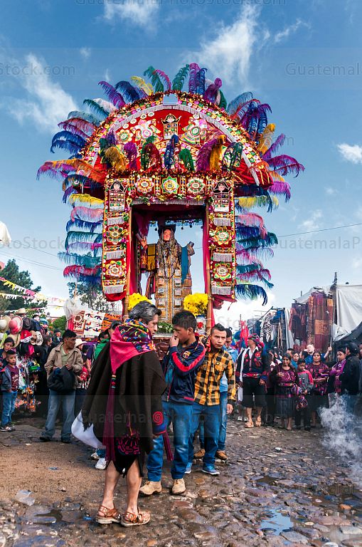 Procesión de imagenes en Chichicastenango