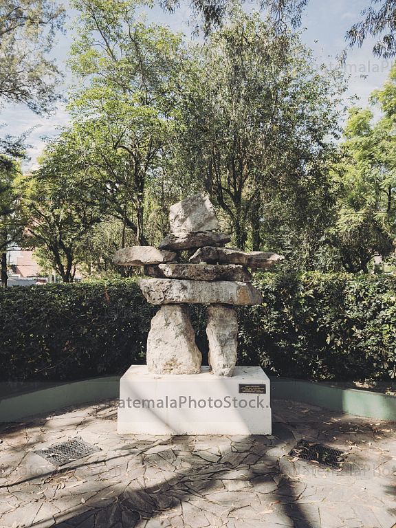 Plaza Canada, Avenida Las Americas