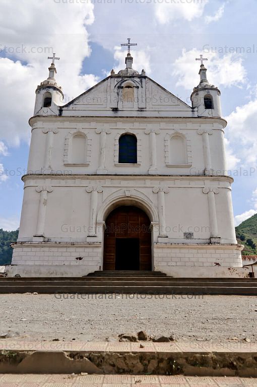 Fachada del Santuario Chi-Ixim