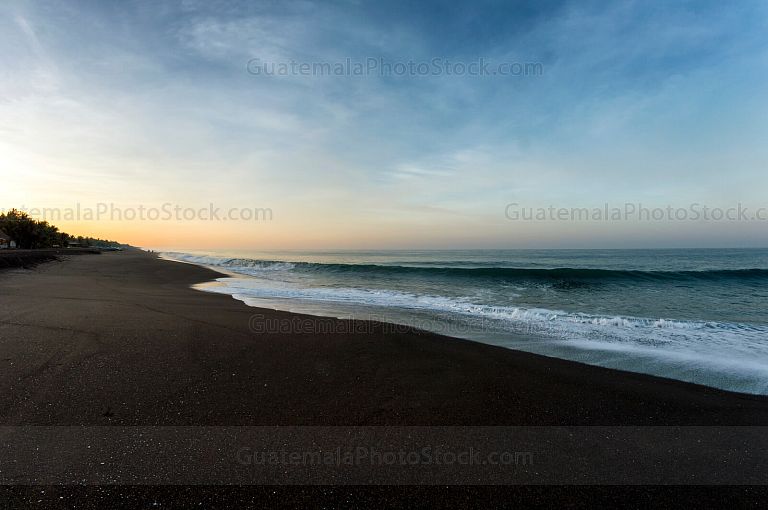 Amanecer en la Playa de Monterrico