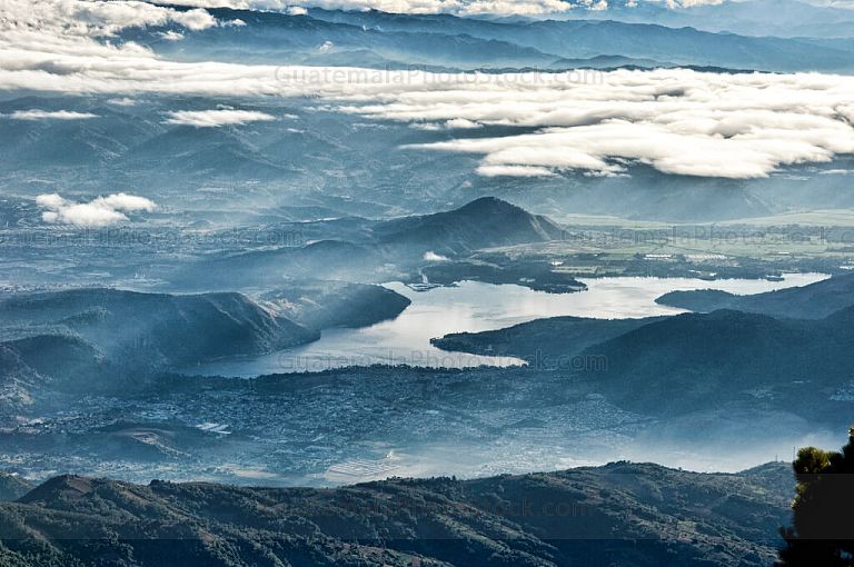 Lago de Amatitlán desde el Volcán de Agua