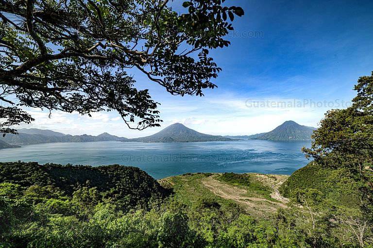 Paisaje del Lago de Atitlán, Sololá