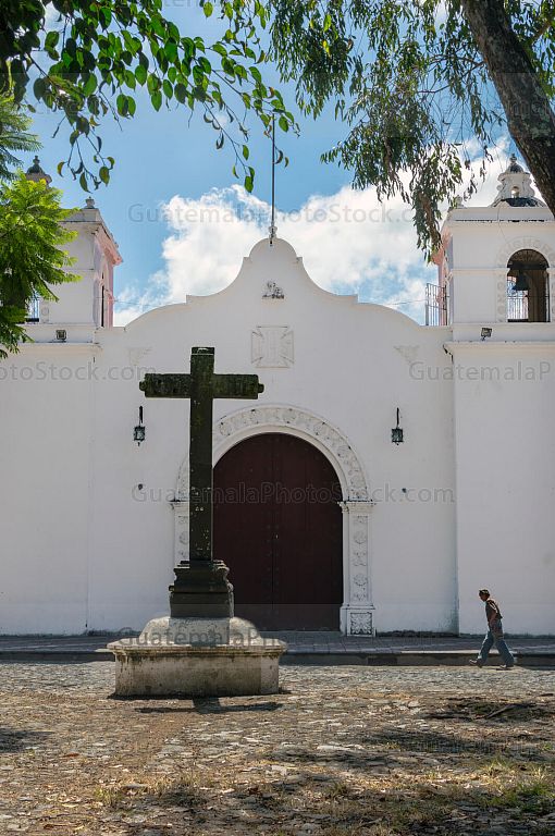 Fachada de la Iglesia de San Bartolomé Becerra