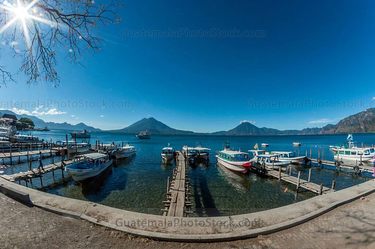 Playa pública y muelle de Panajachel