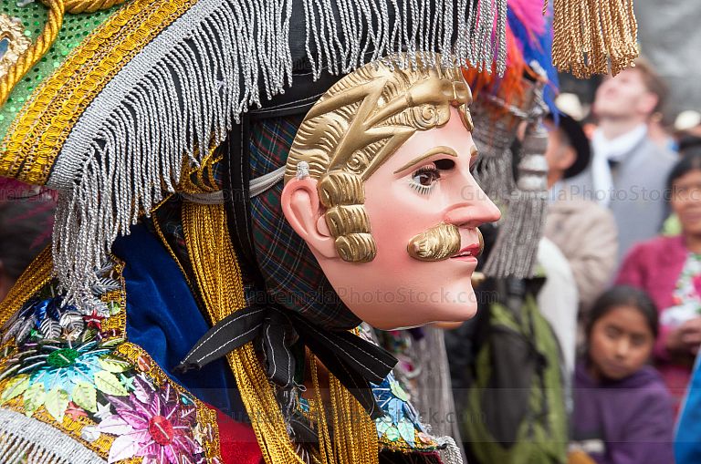 Bailarin con mascara en Chichicastenango