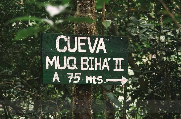 Letrero hacia Cueva Muq Biha´ II