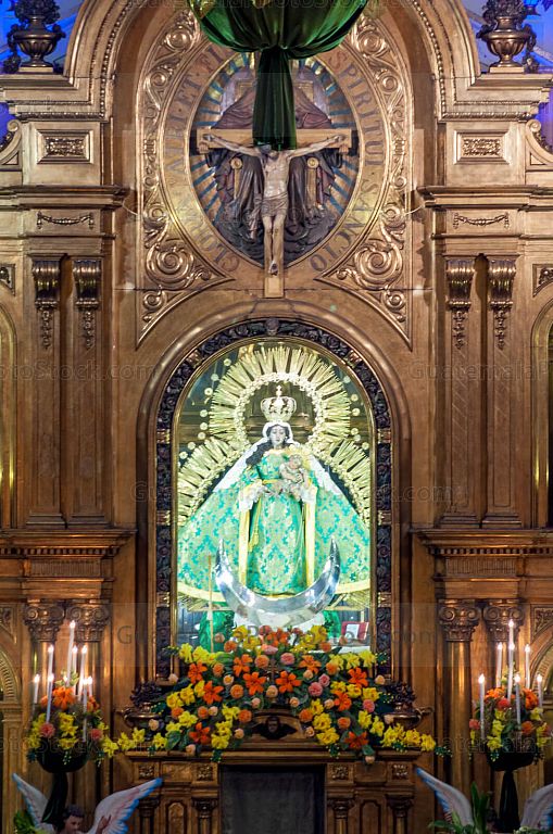 Altar de la Basilica de la Virgen del Rosario