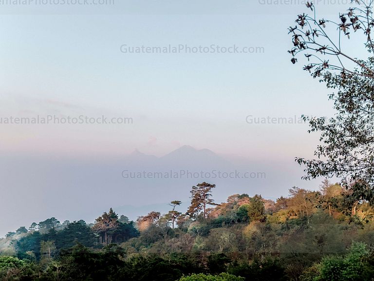 Amanecer hacia los Volcanes