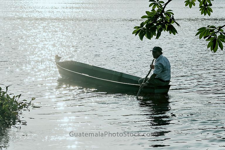 Cayuco en Laguna El Comendador