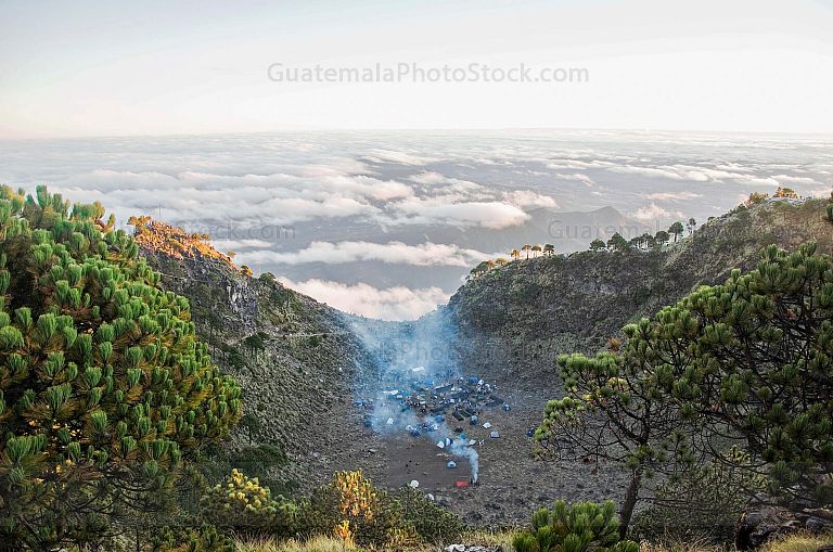 Campamento de tiendas de campaña crater Volcán de Agua