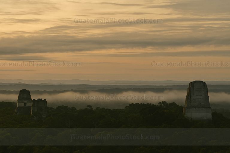 Amanecer el Parque Nacional Tikal