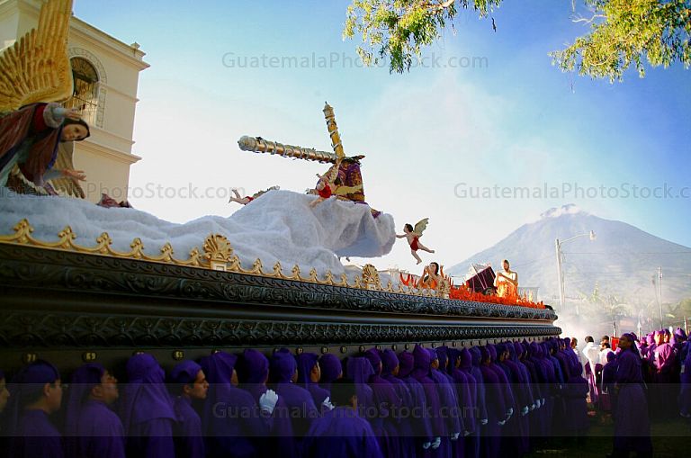 Salida de la procesión del Jesús Nazareno de la Caida