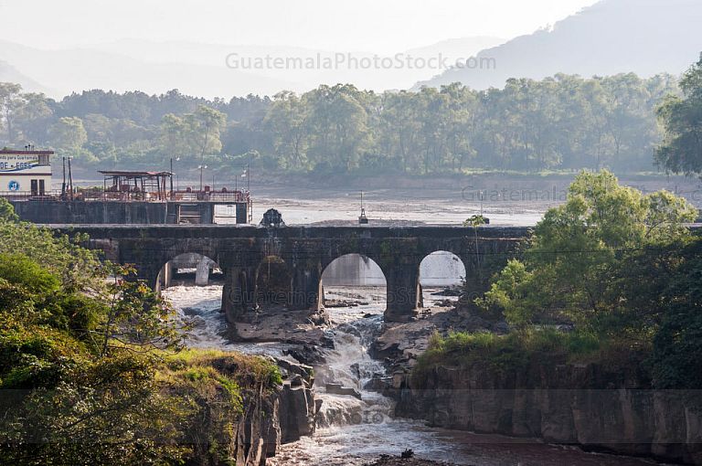 Río y Puente de Los Esclavos