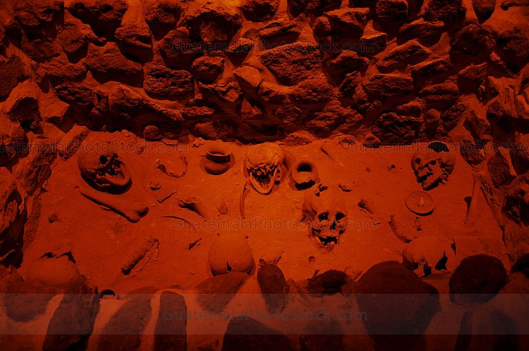 Osamentas del sistema funerario del Templo de Quetzalcoat