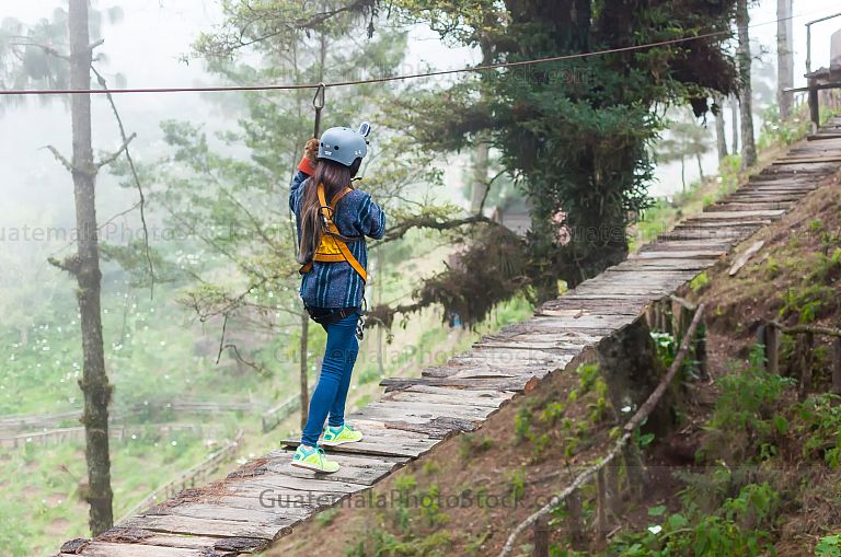 Puente colgante en Pino Dulce