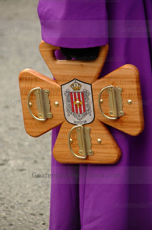 Matraca que marca el paso en la procesión