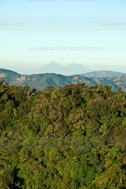 Cadena volcánica vista desde el Volcán Suchitán