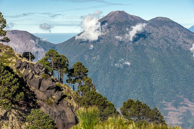 Volcán Acatenango desde el Volcán de Agua