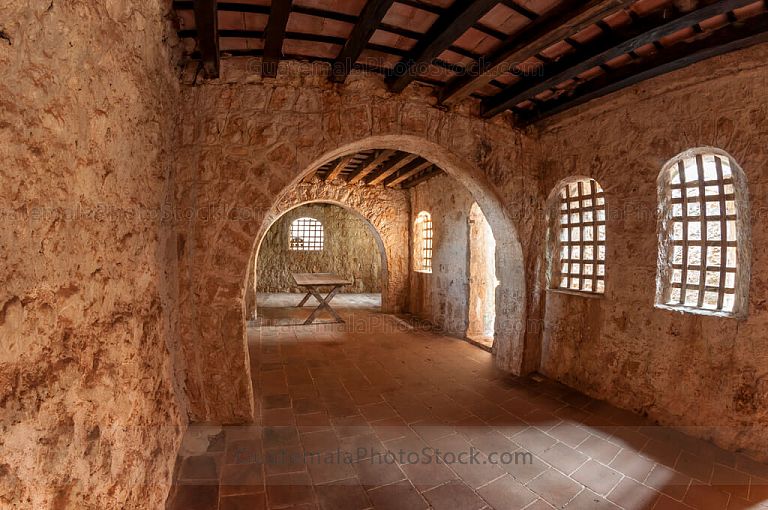 Interior del comedor del Castillo de San Felipe de Lara