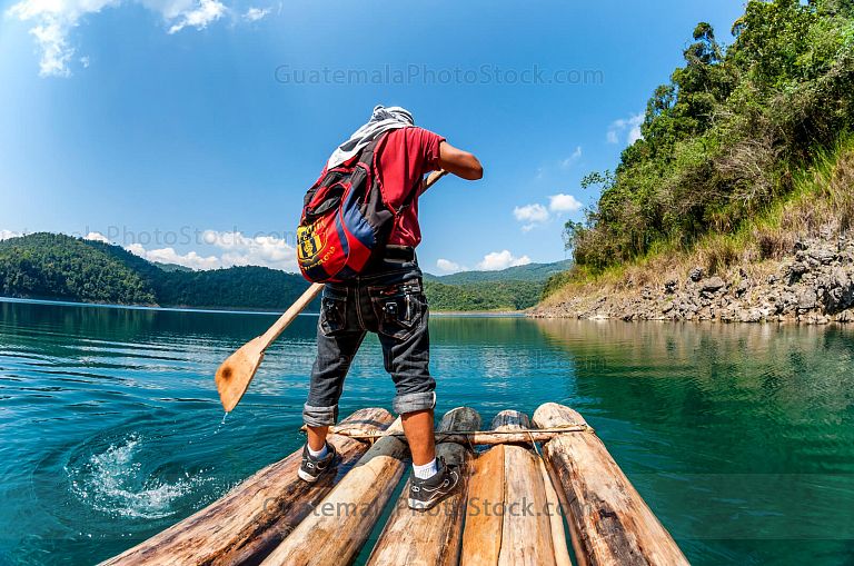 Navengando en la Laguna Maxbal