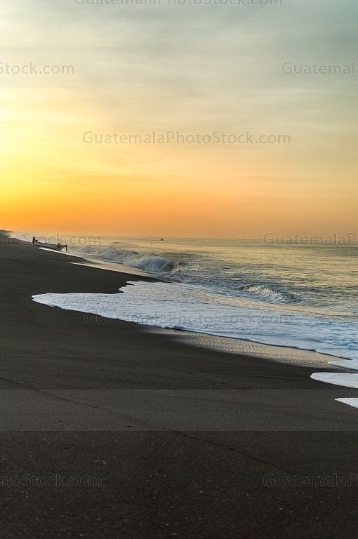 Amanecer en la Playa de Monterrico, Santa Rosa