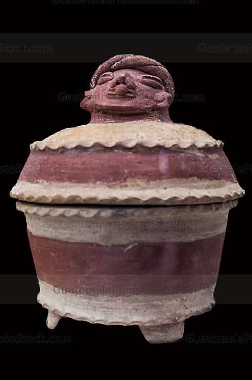 Cuenco trípode bicromo con tapadera antropomorfa