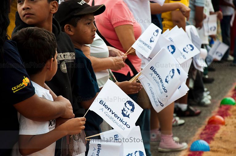 Feligreses durante el recorrido de las Reliquias de San Juan Bosco
