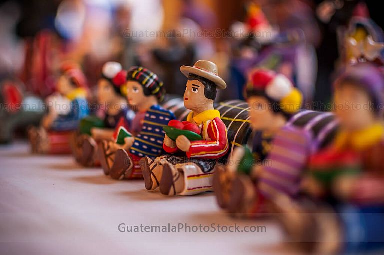 Muñequitos de barro