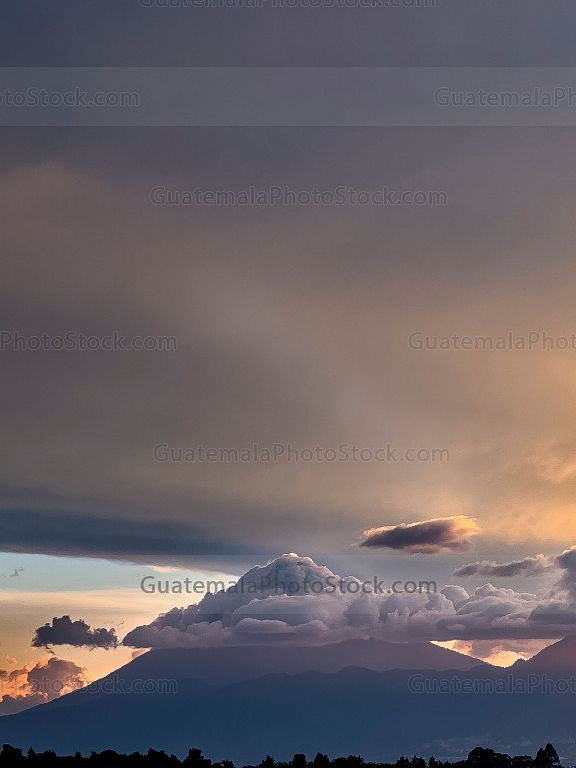 Atardecer sobre el Volcán de Agua