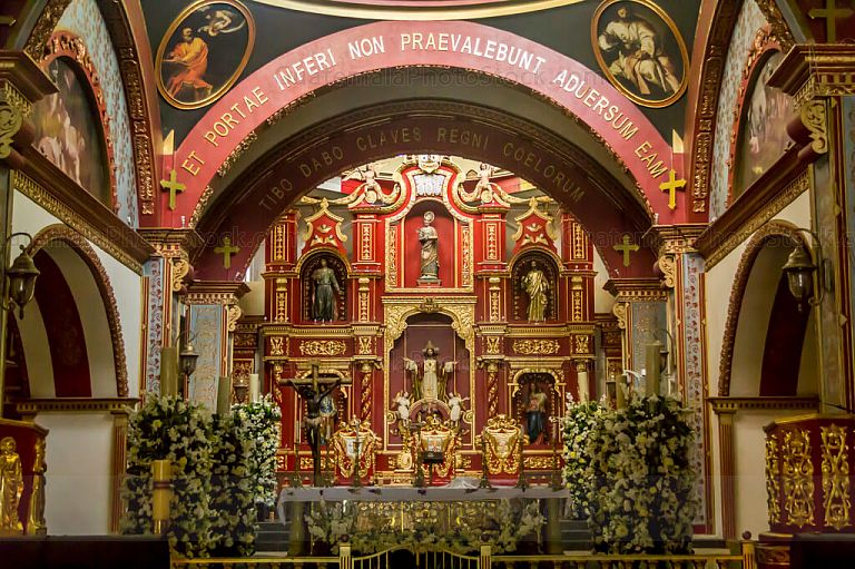 Altar principal del templo de San Pedro Soloma