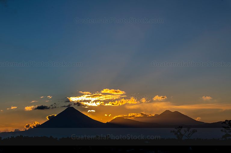 Silueta de los volcanes