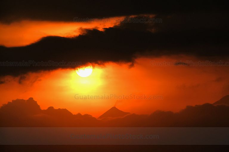 Atardecer con la cadena Volcánica central