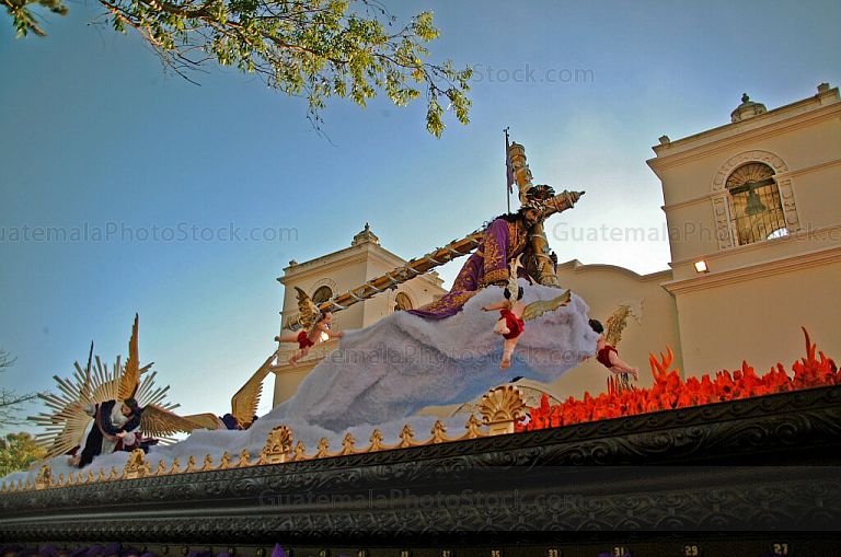 Salida de la procesión del Jesús Nazareno de la Caida