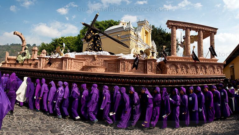 Consagrada Imagen de Jesus Nazareno de Santa Ana