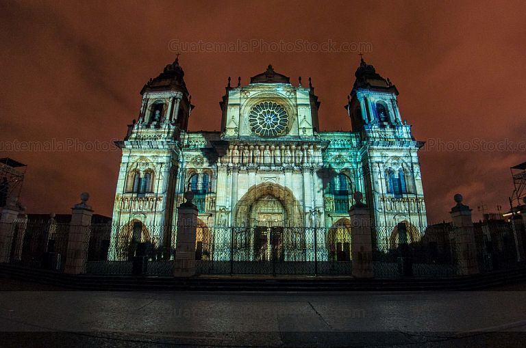 Mapping sobre la fachada de la Catedral Metropolitana