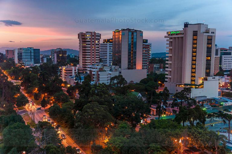 Avenida Reforma y Edificios Zona 10