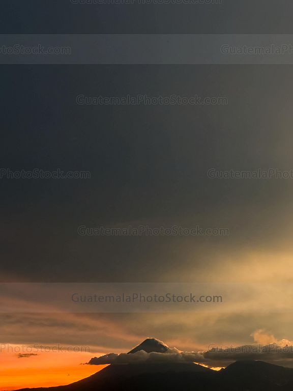 Atardecer sobre el Volcán de Agua