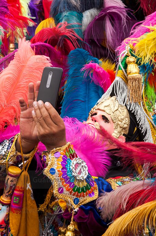 Bailador disfrazado durante la fiesta patronal de Chichicastenango