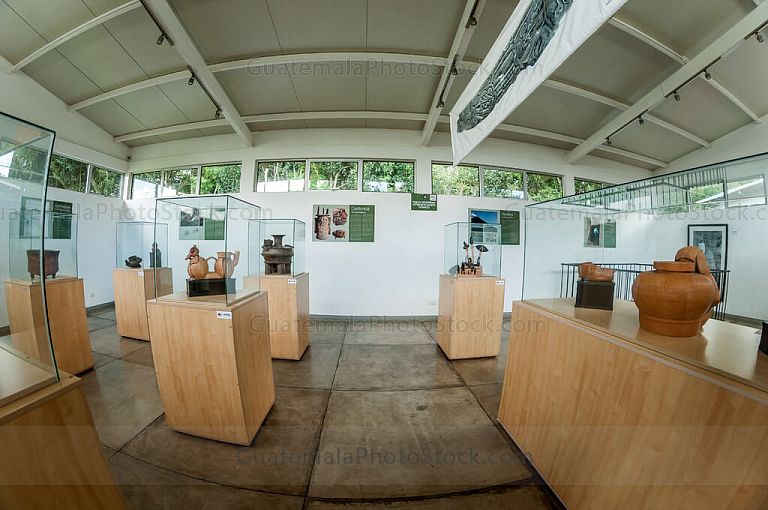 Exposición en el Museo de Kaminal Juyu’