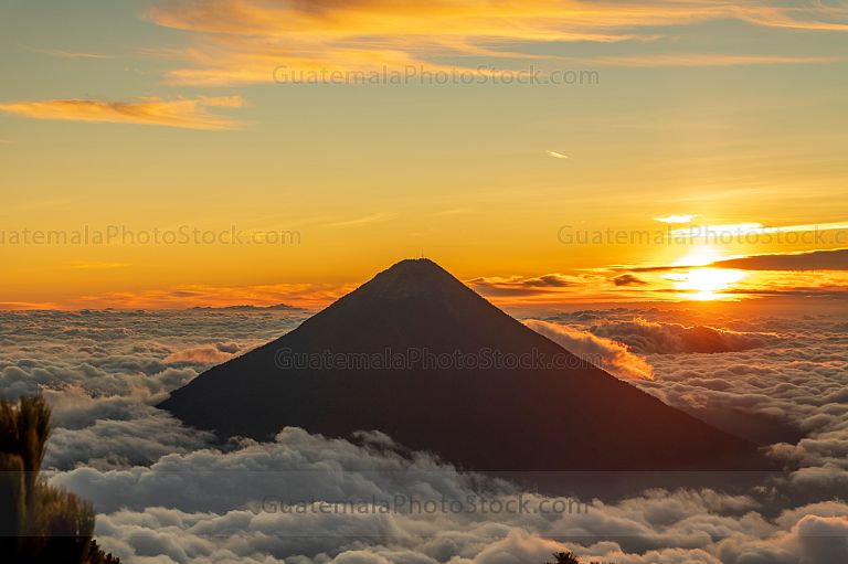 Volcan de Agua al amanecer