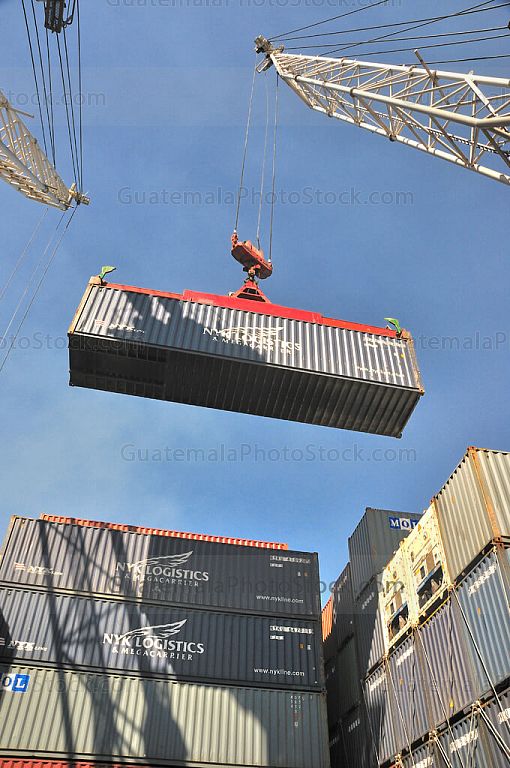 Descargar de contenedores en Puerto Quetzal