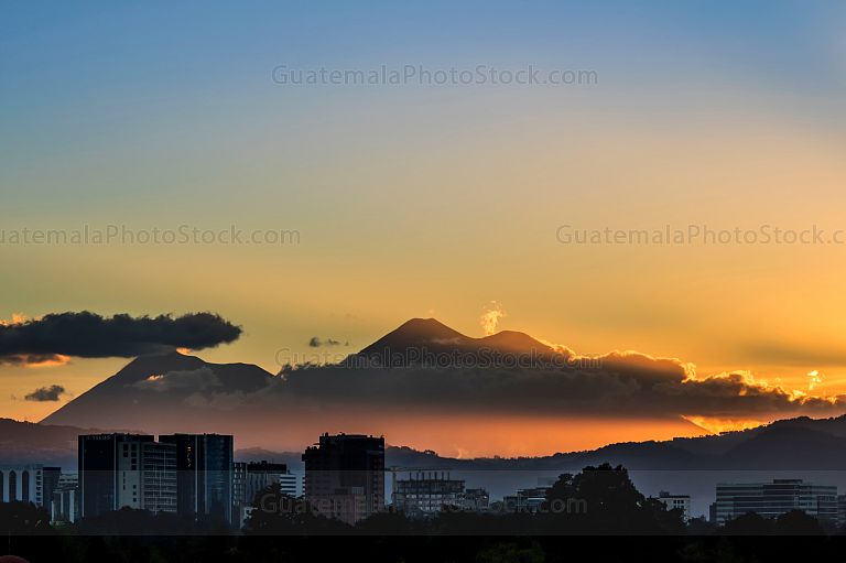 Atardecer entre Volcanes
