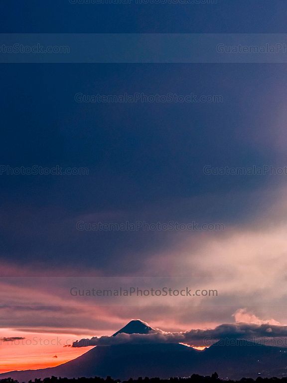 Atardecer sobre el Volcán de Agua