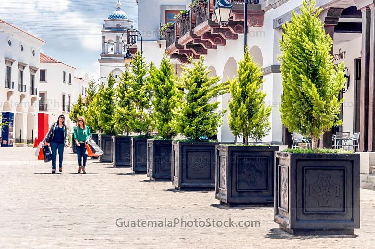 Compras en Paseo Cayalá
