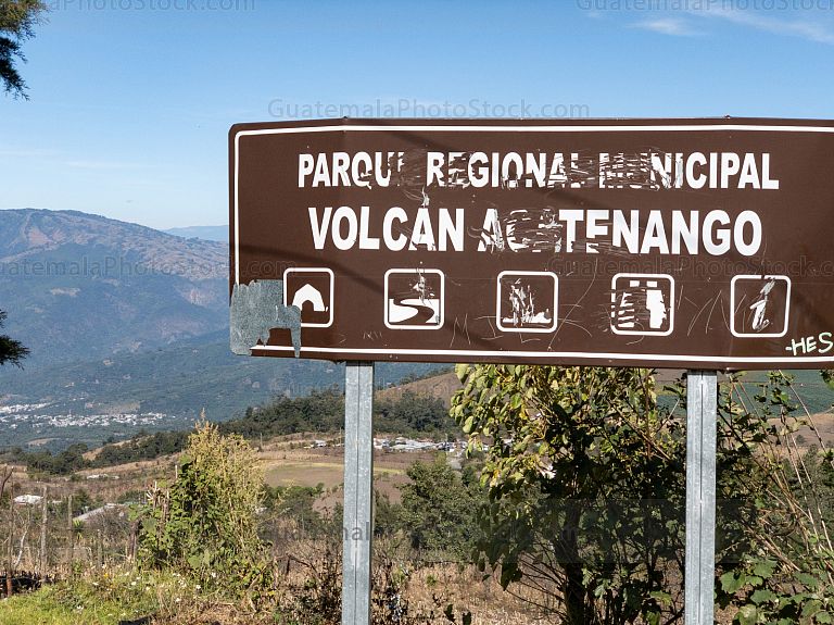 Letrero del Parque Regional Volcán Acatenango