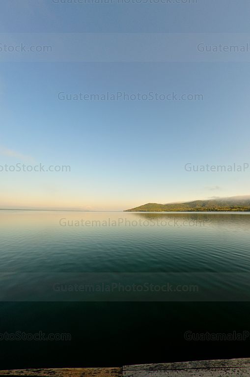 Amanecer en el Lago Petén Itzá