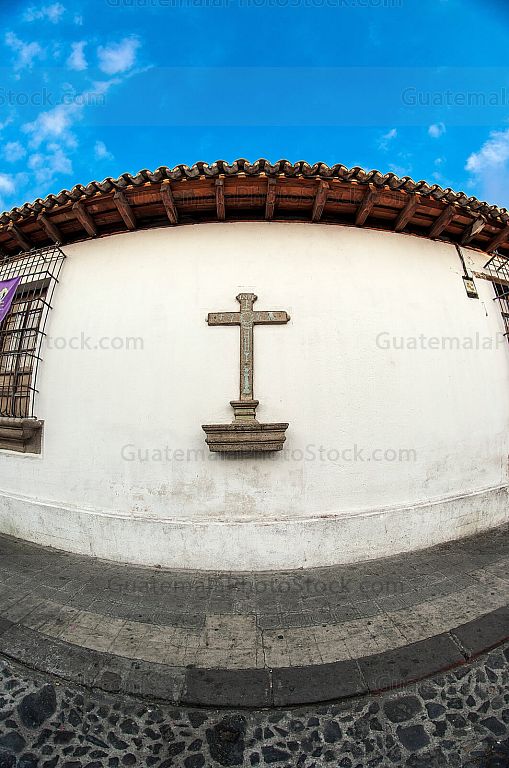 Pared colonial en la calle del arco