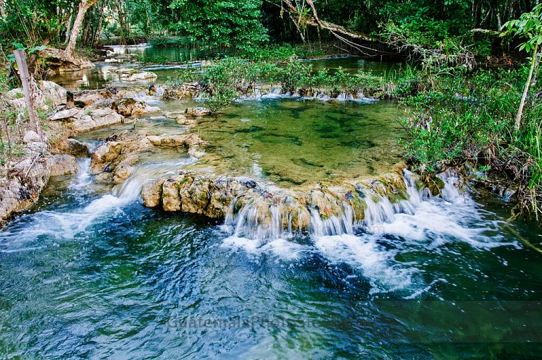 Las Monjas en el Río Machaquila